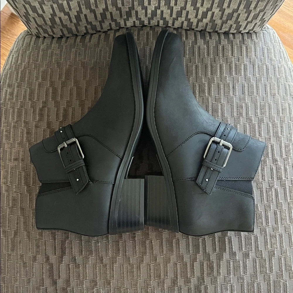 New Clarks Women's Danyelle Wish Zip Heeled Ankle Bootie Black NWT box
